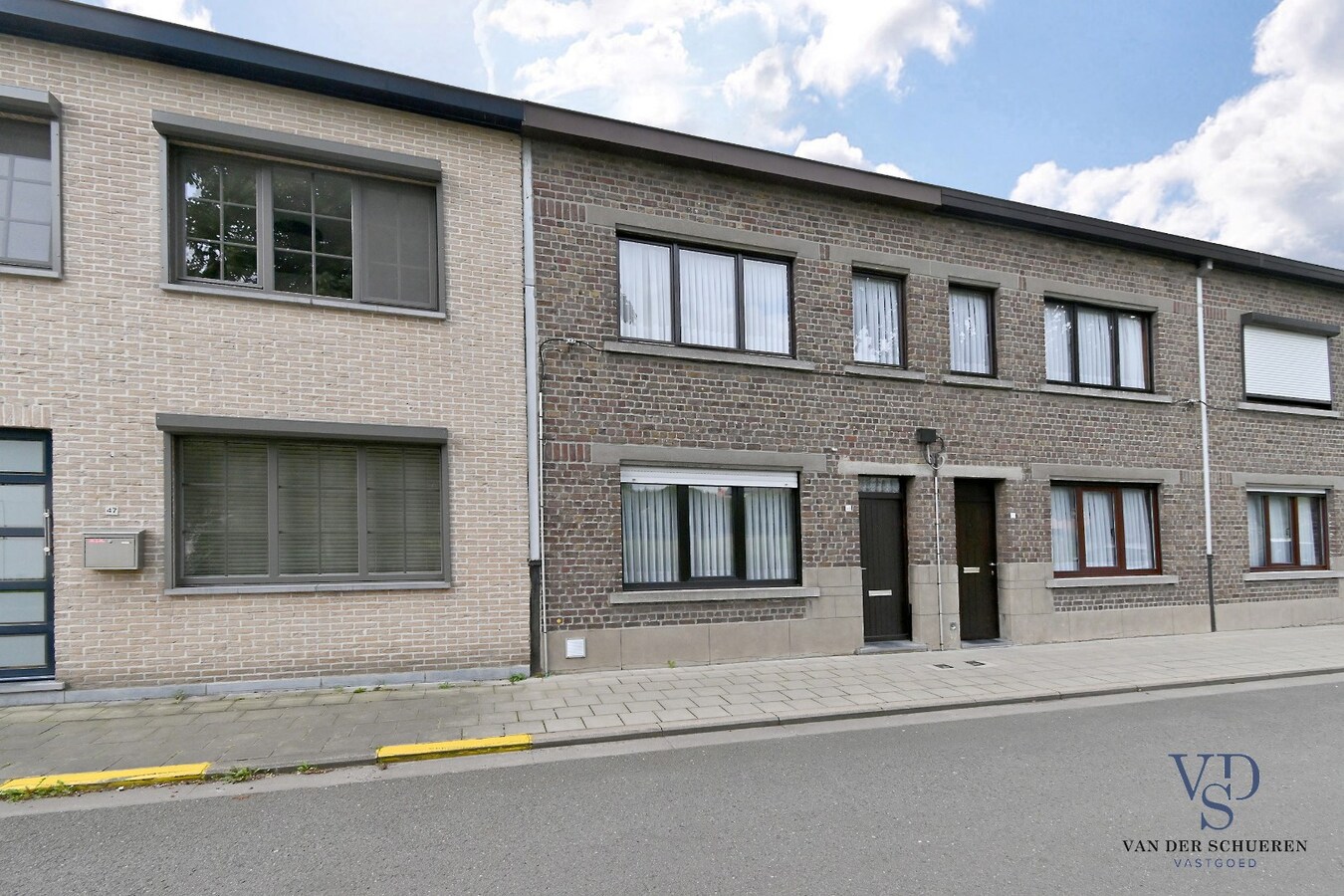 Degelijke rijwoning. 