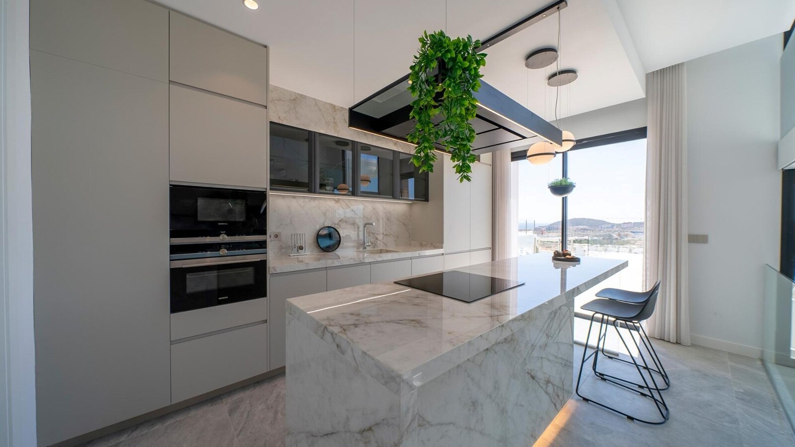 Villa gelegen in nieuwbouw wooncomplex met uitzicht op zee 