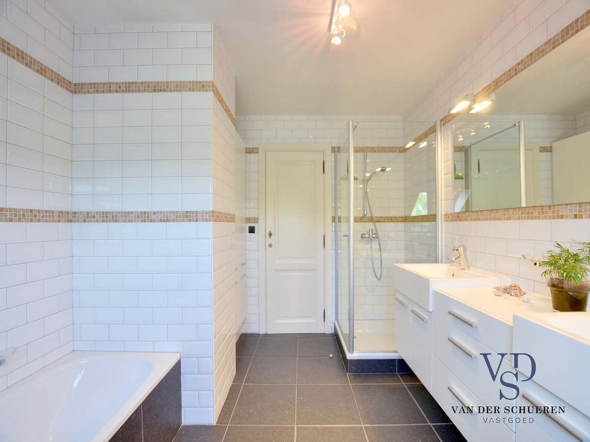 Ruime, tijdloze villa. Uitstekende ligging. 