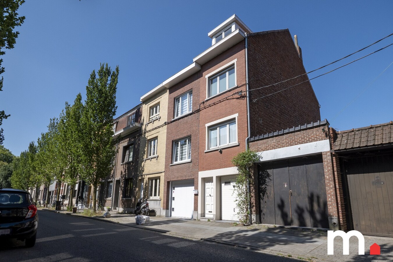 Woning te Kortrijk nabij het centrum met garage op TOPLOCATIE ! 