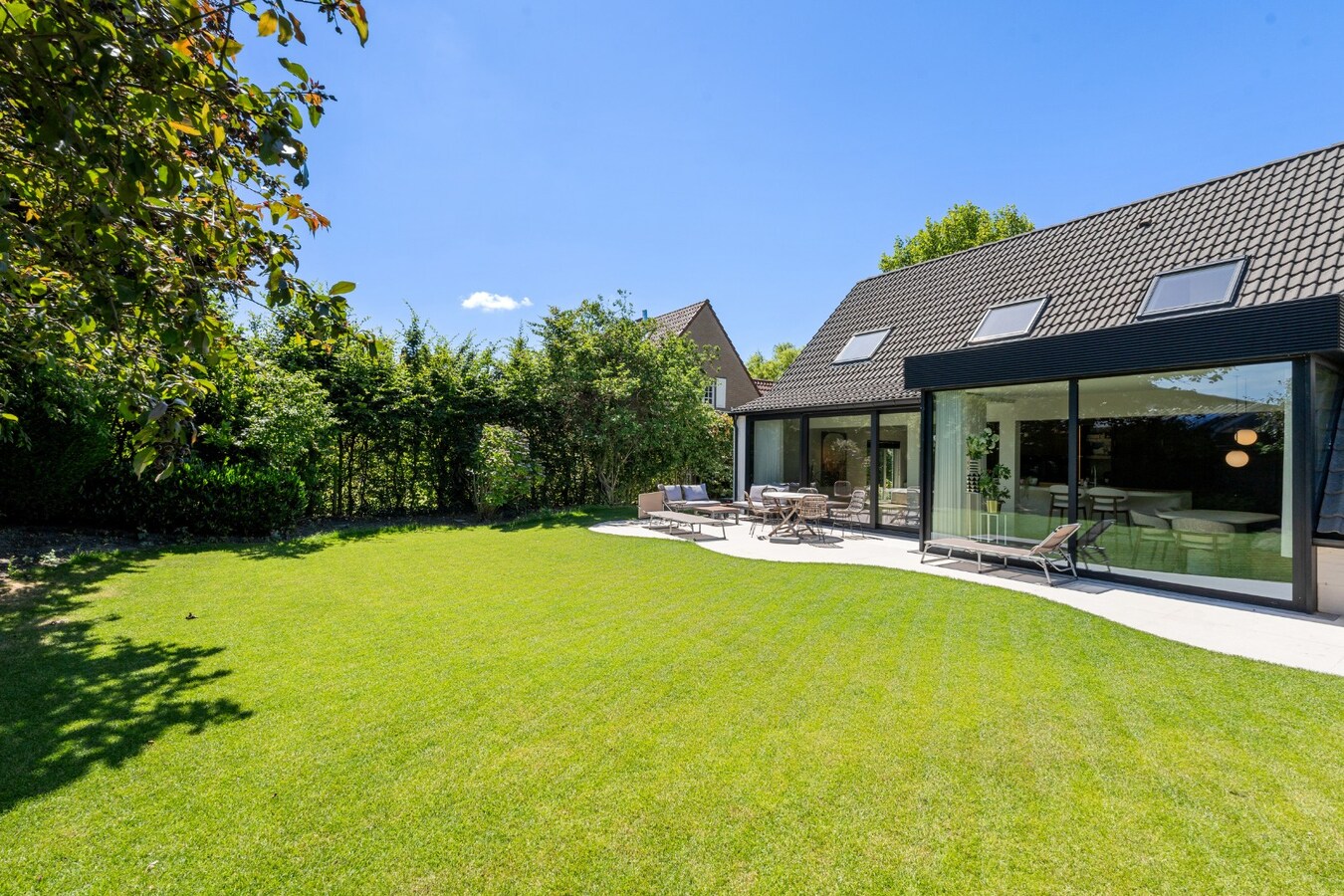Exclusief gerenoveerde villa in een rustige doodlopende straat nabij het centrum van Knokke 