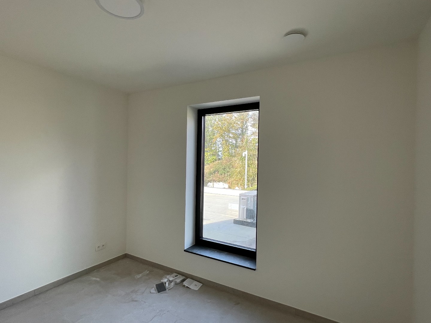 Nieuwbouwwoning met 3 slaapkamers inpandige garage , terras en tuin 