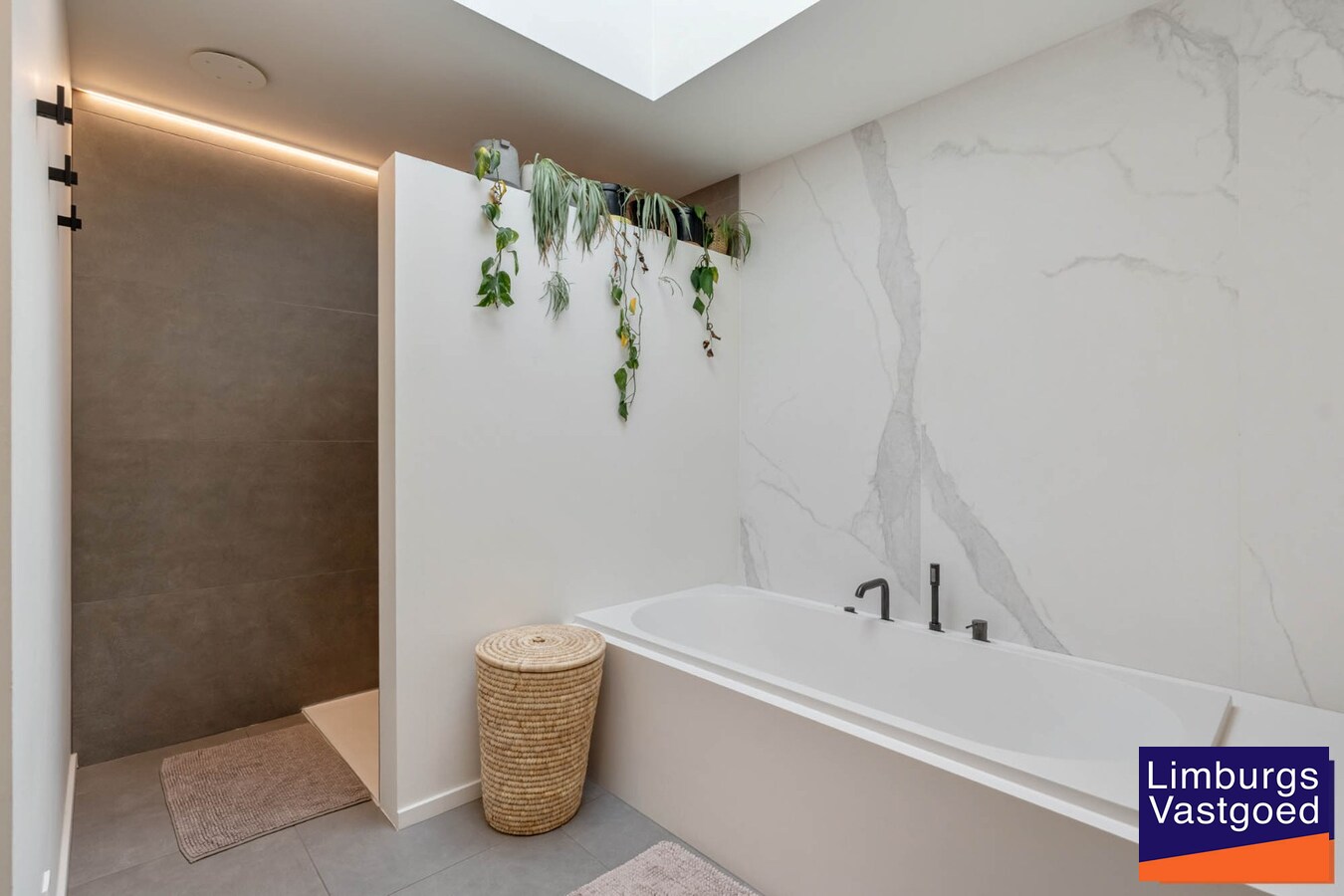 Hoogwaardig afgewerkte gezinswoning, 4 slpk, op 48a23ca, nabij centrum 