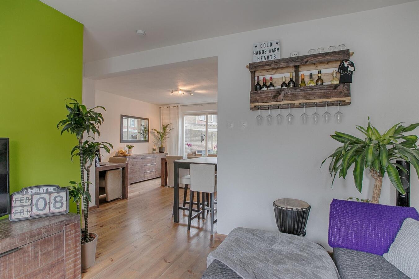 Halfvrijstaande woning met berging en vrije achterom gelegen in een rustige wijk in Bladel. 