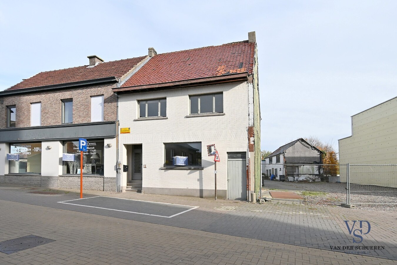 Te renoveren woning in centrum Balegem. 