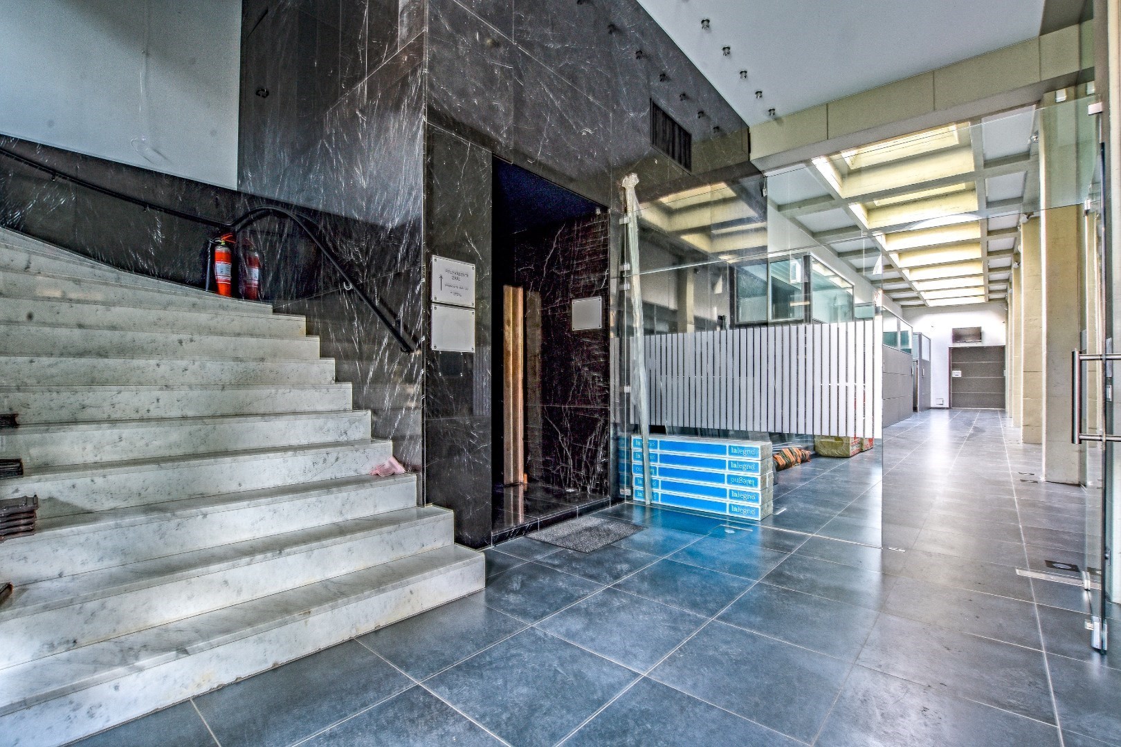 UNIEK ONTWIKKELINGSPROJECT IN HARTJE VEURNE - VOORMALIG BANKGEBOUW. 