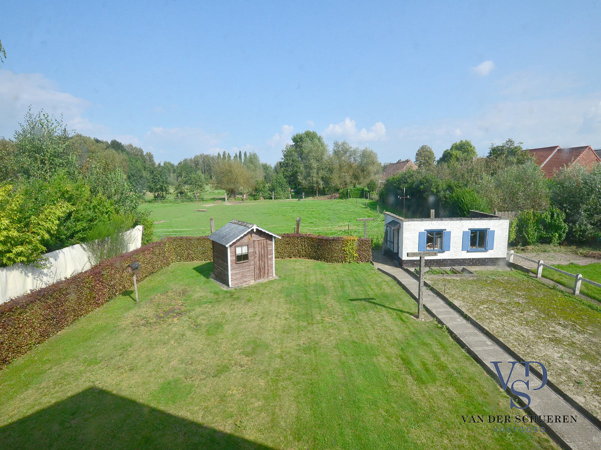 Op te frissen bungalow in doodlopende straat. 
