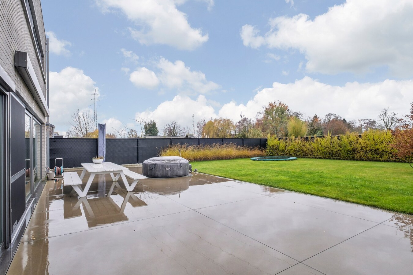 Moderne villa met praktrijkruimte op TOPligging te Heule  ! 