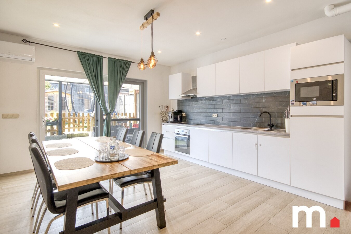 Top gerenoveerde rijwoning Roeselare ! 