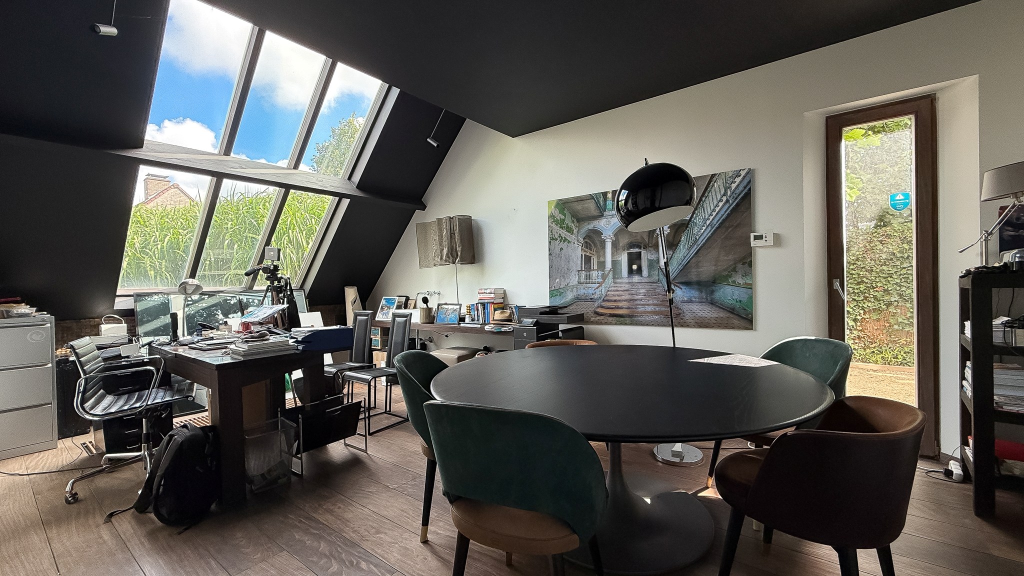 Architecturale villa - perfect voor een vrij beroeper - gelegen in een residentiele wijk 