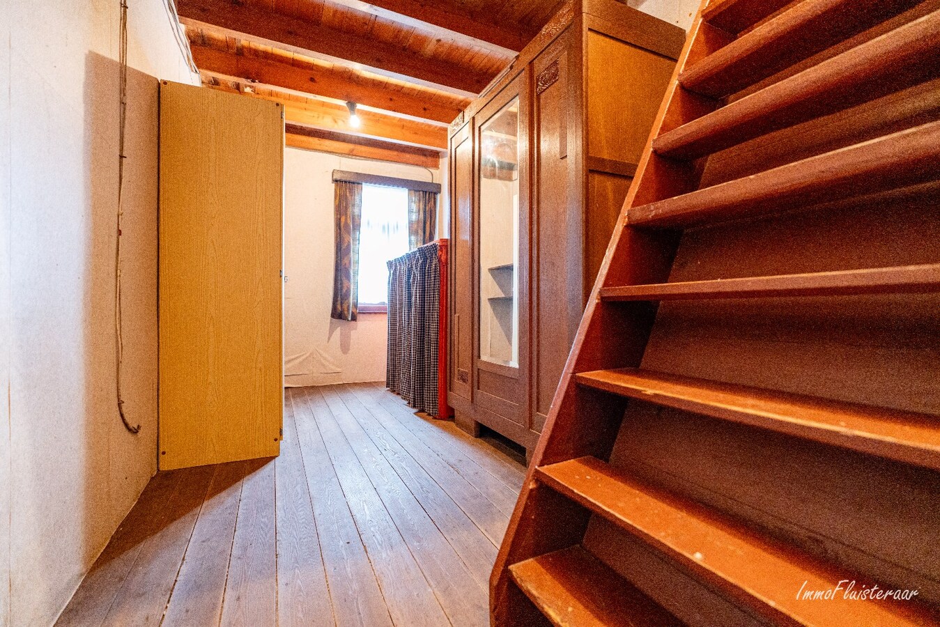 Ferme caractéristique avec une grande grange sur environ 2 hectares à Hoogstraten (achat de terrain supplémentaire d'environ 4 hectares possible). 