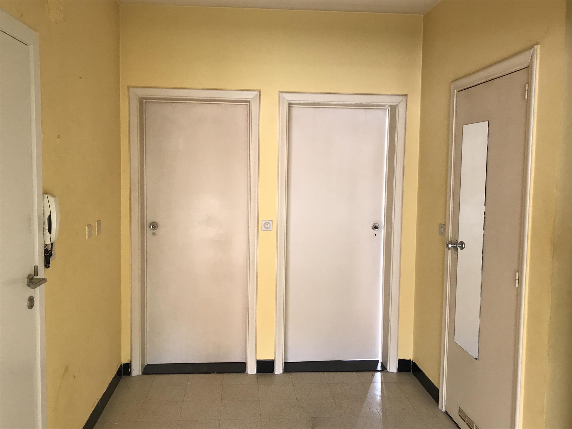 Op te frissen appartement op enkele minuten van markt 