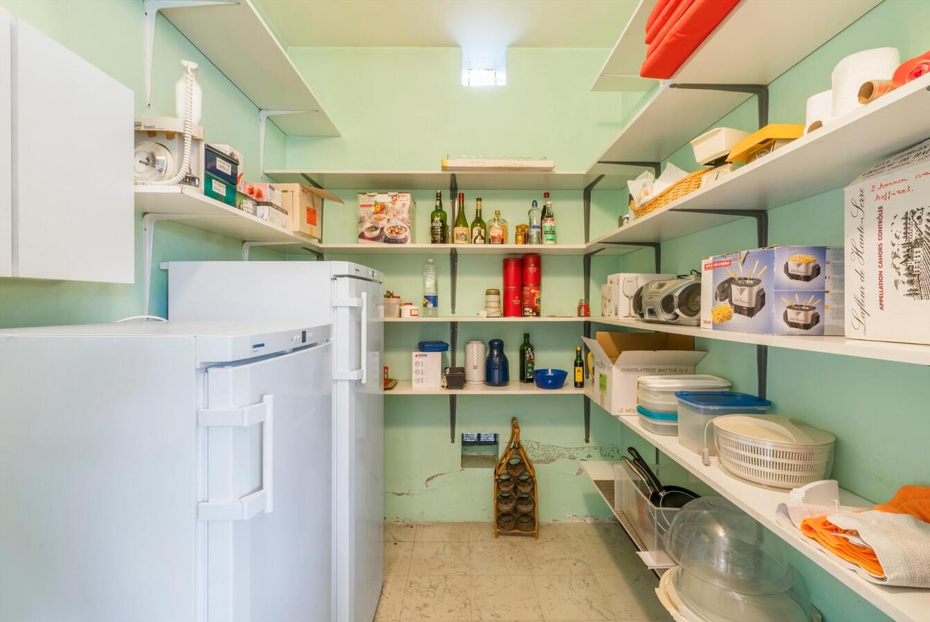 Woning met 5 slaapkamers op 832 m² in rustige straat te Oudenburg 