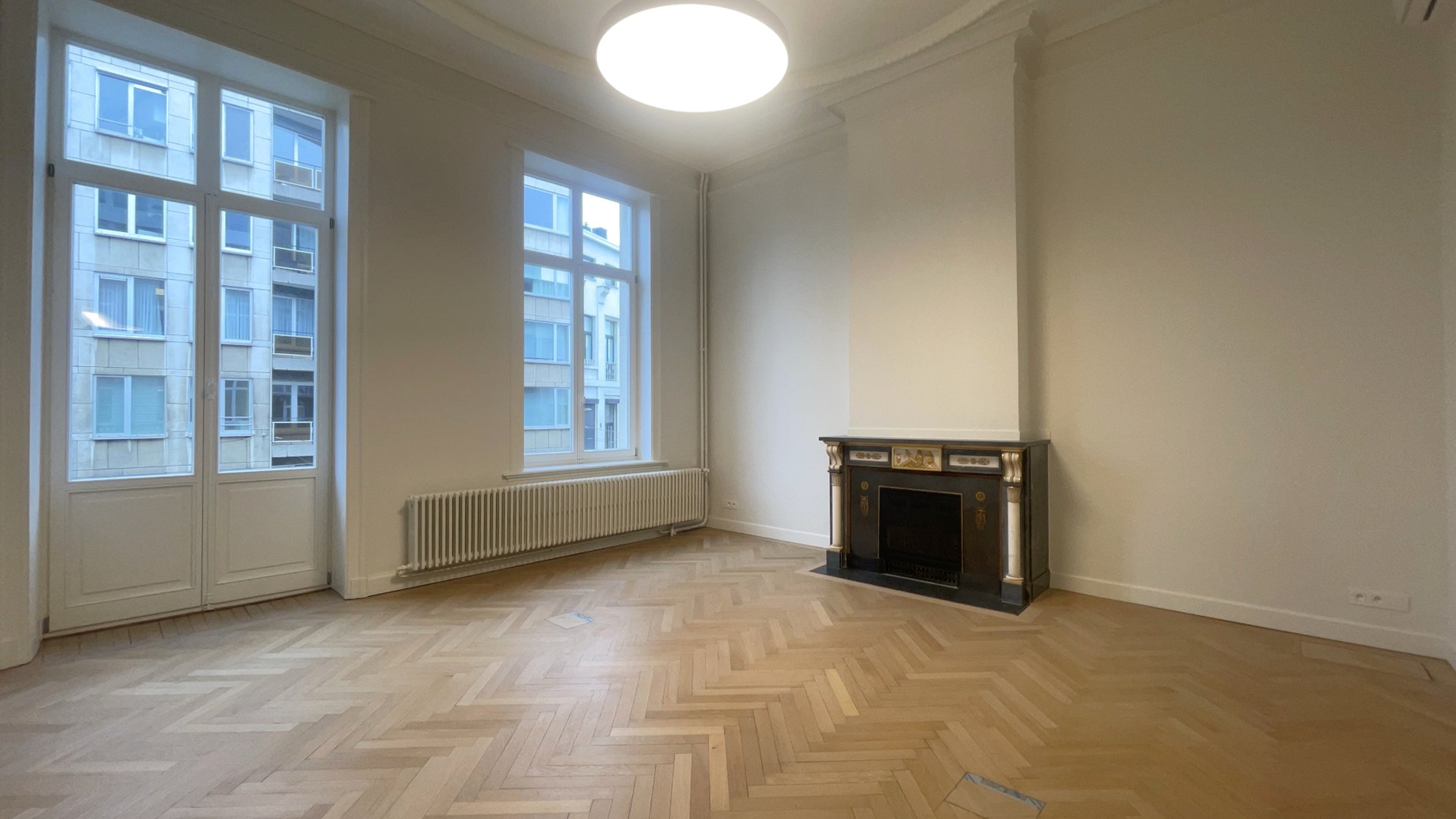 Exclusief kantoorgebouw te huur dichtbij de Leien in Antwerpen