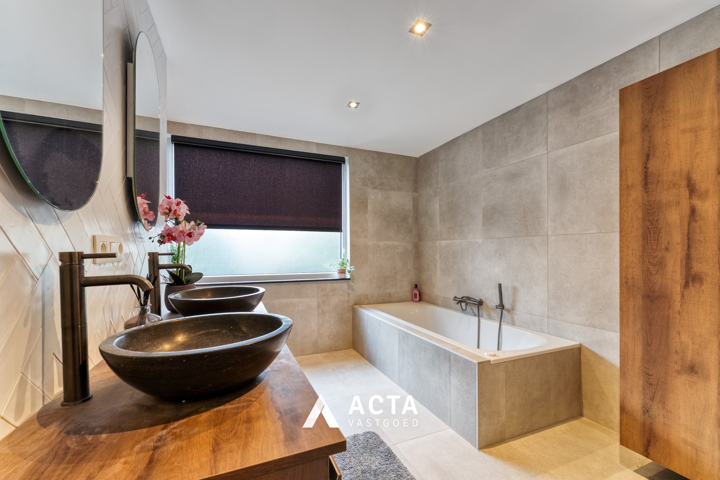 Gerenoveerde villa met vier slaapkamers in de Vicognewijk! 