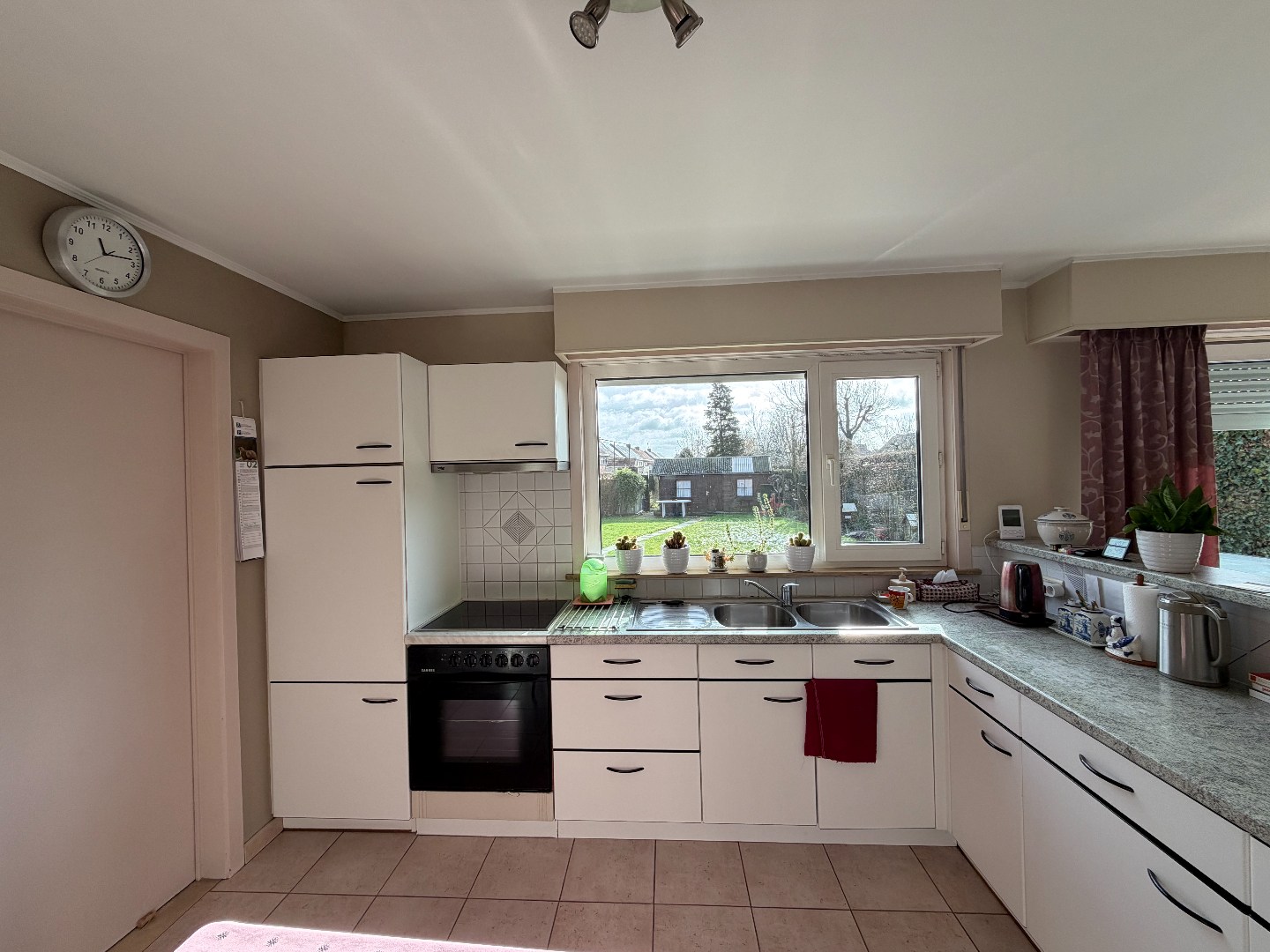 Halfopen woning met 3 slaapkamers,  garage en een ruime tuin te Zulte 