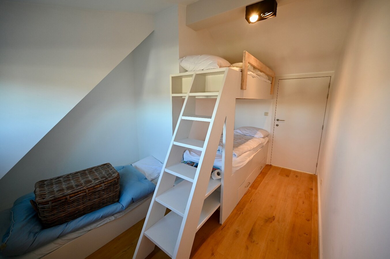 UNIEKE PENTHOUSE MET TERRAS (GEMEUBELD) 