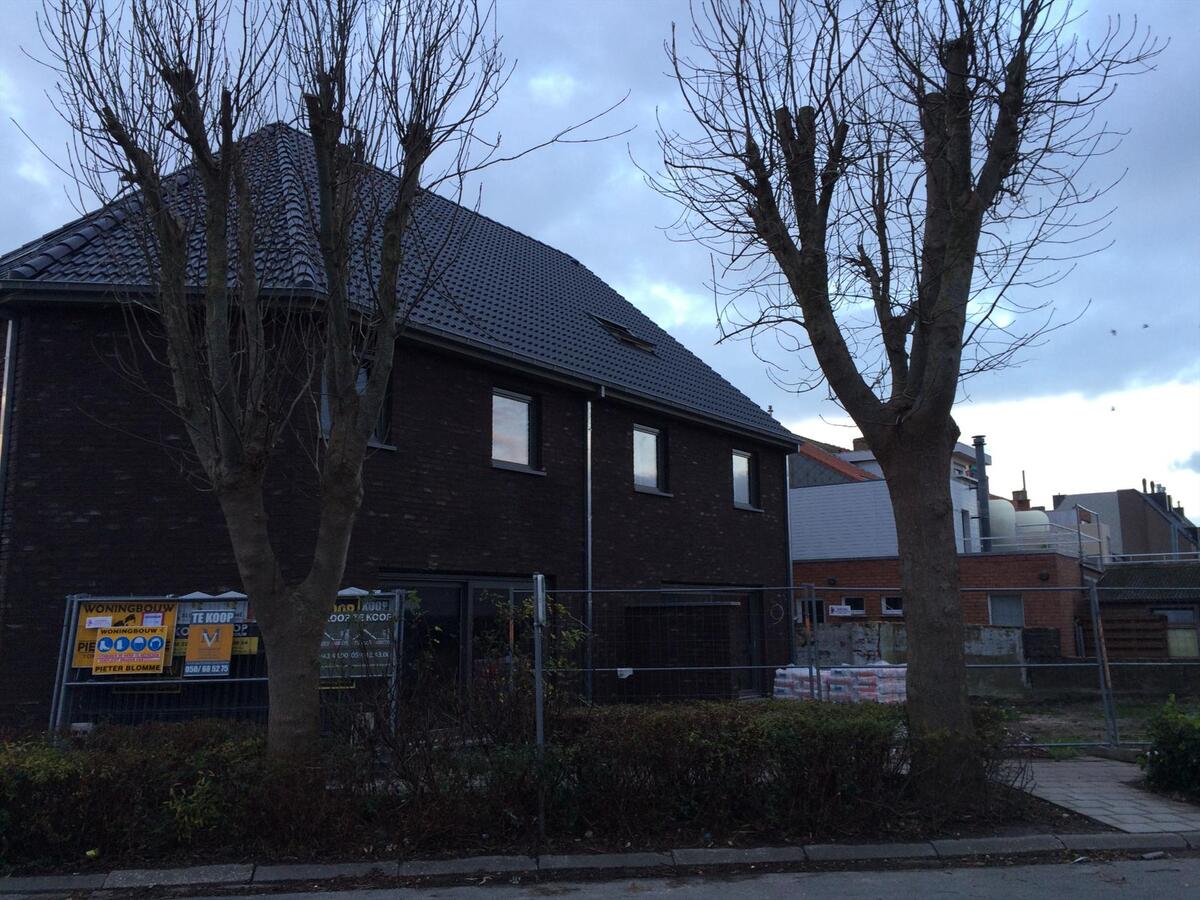 LAATSTE !!! MOOIE HOB MET STADSTUINTJE PAL IN CENTRUM LEFFINGE-DORP 