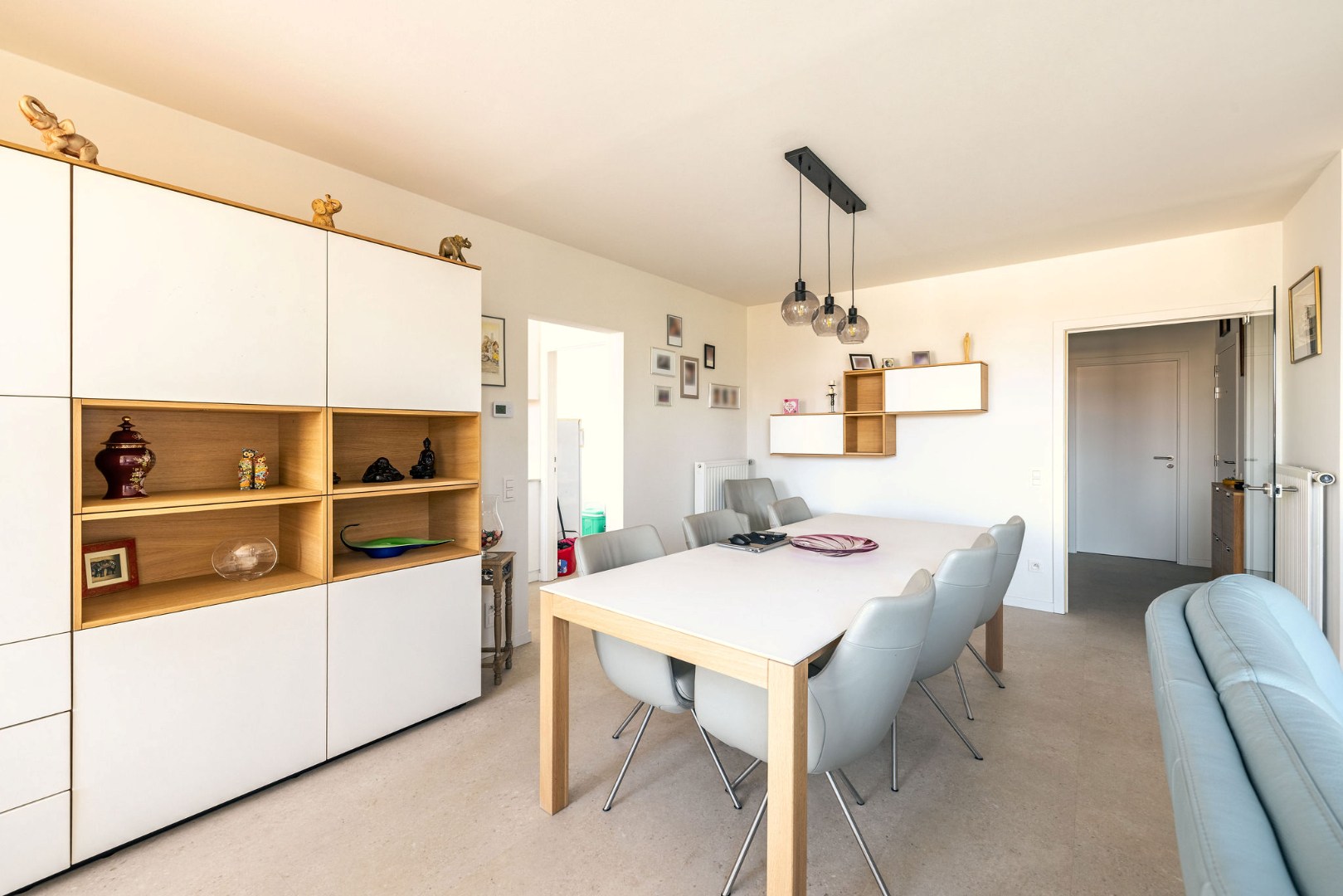 Ruim appartement met 2 slaapkamers, dubbele garage en twee terrassen te Aalst 