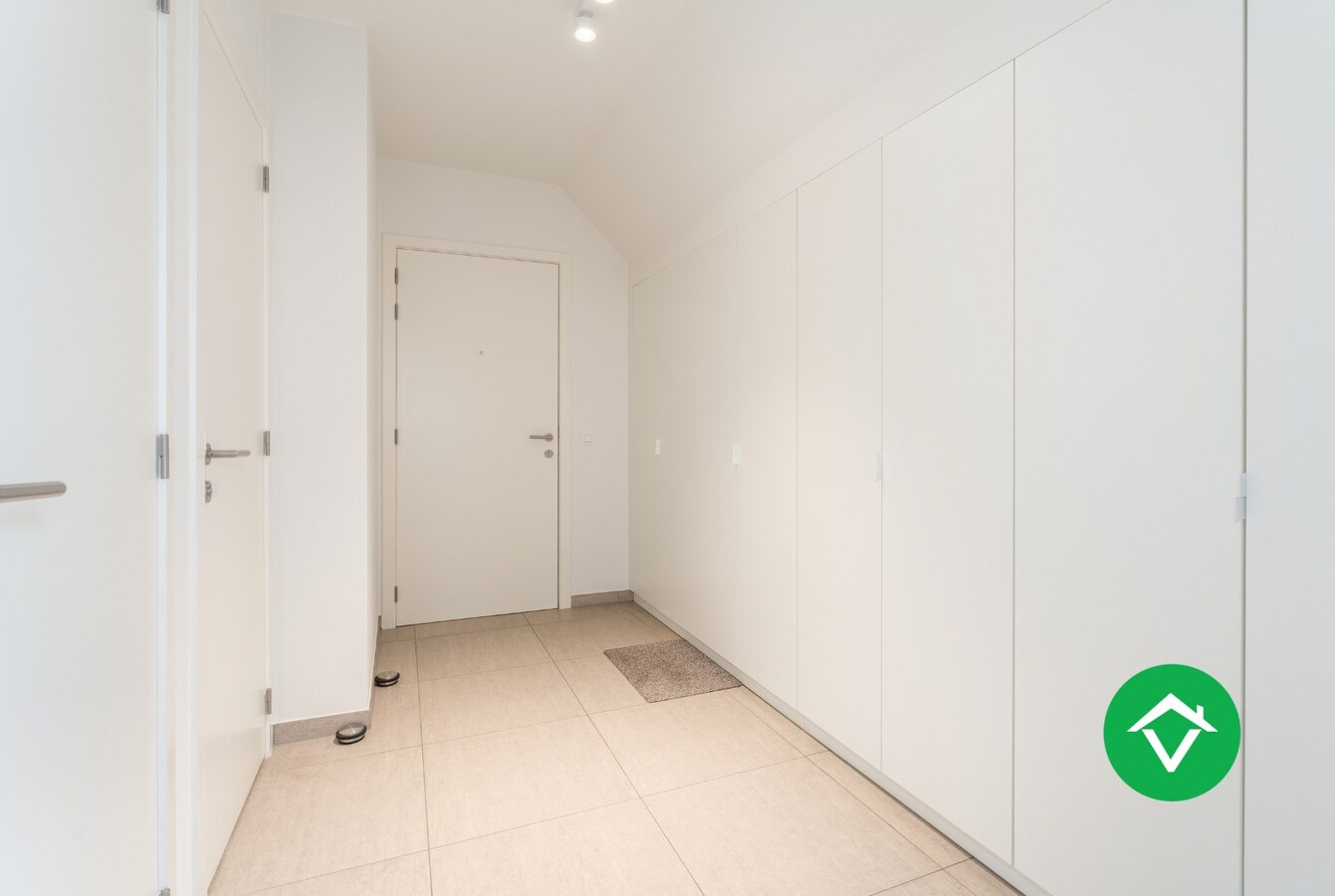 Instapklaar appartement met 2 slaapkamers en volledig ingerichte zolder te Koekelare 