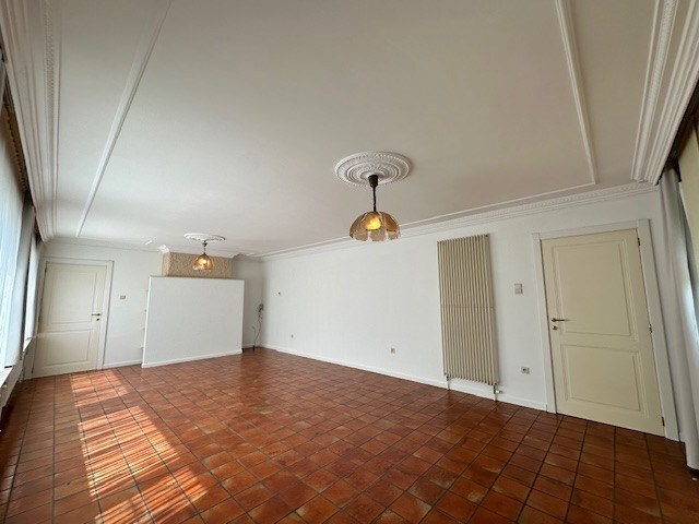 Halfopen woning met 3 slaapkamers, tuin en garage te Neeroeteren. 