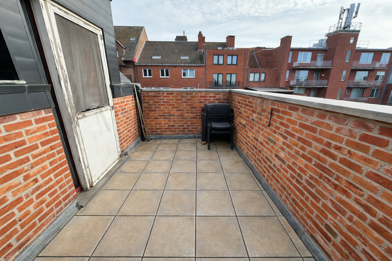 Lichtrijk 1-slpk appartement met zonnig terras, hartje Torhout 