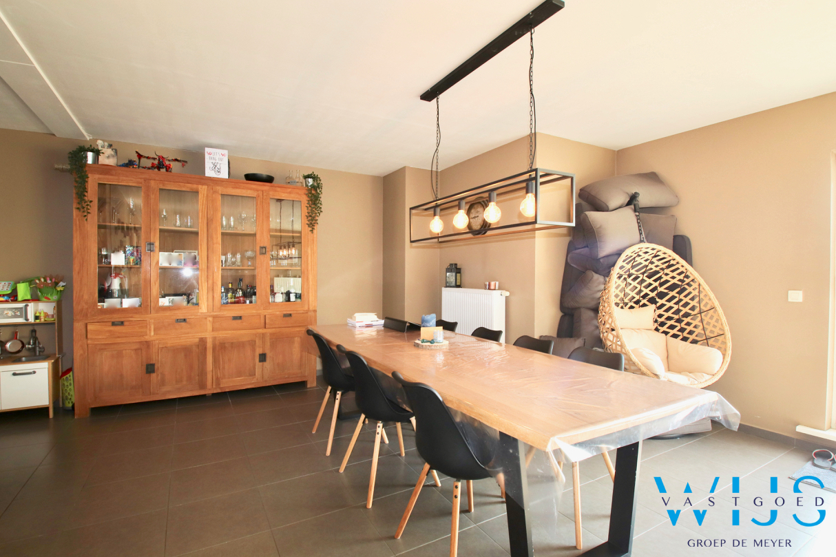 Ruim appartement met 4/5 slp, terras &amp; 2 parkeerplaatsen te ERTVELDE! 