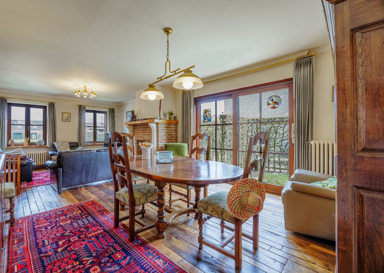 Charmante en solide villa met zonnige tuin in het hart van Zwevezele 