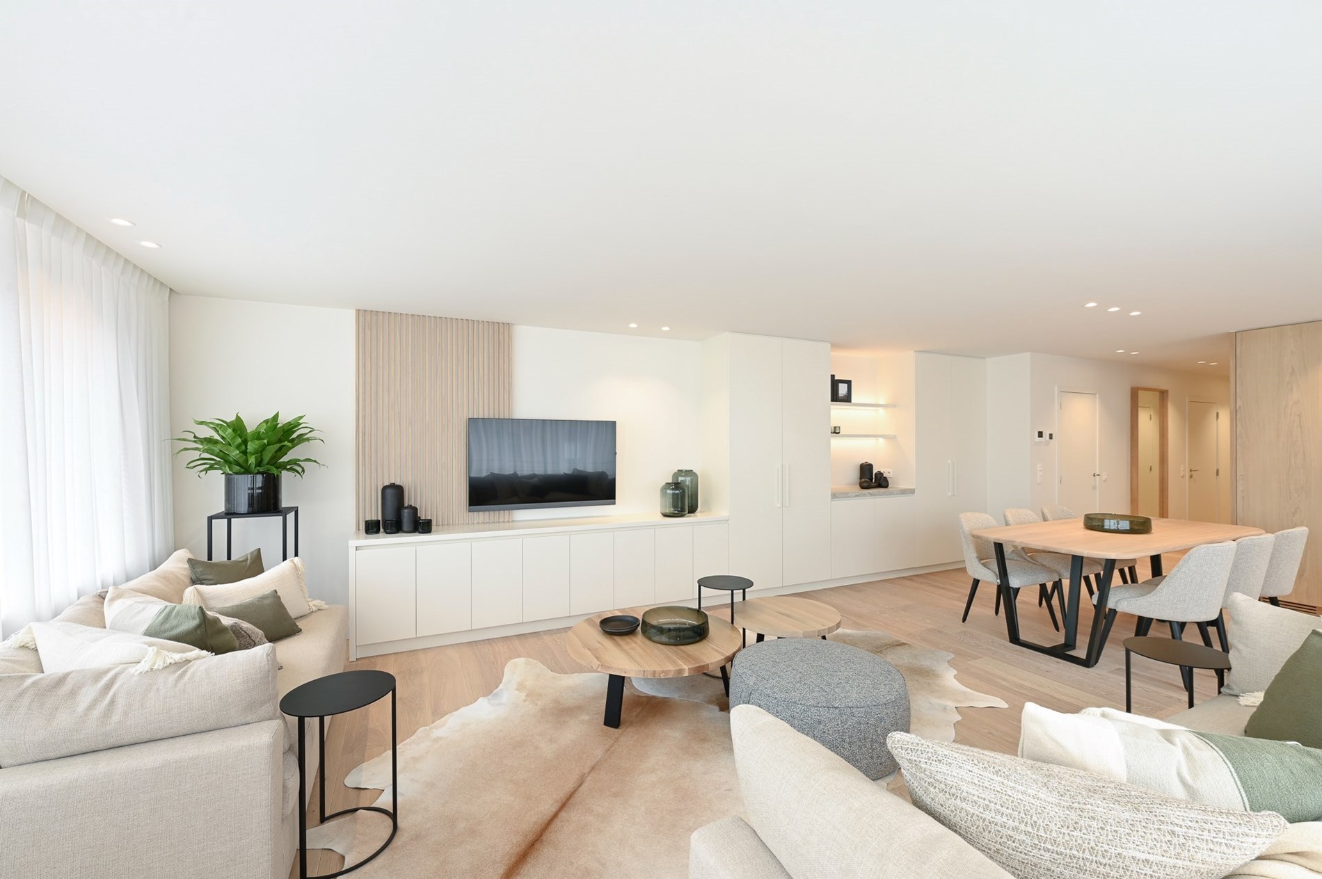 Magnifique appartement d'angle avec 3 chambres à coucher situé idéalement au milieu de l'avenue Lippens à Knokke. 