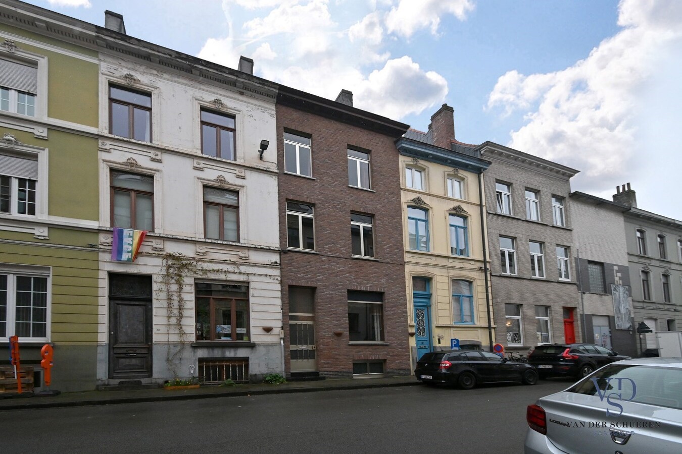 Bijzonder ruime stadswoning op gunstige ligging 