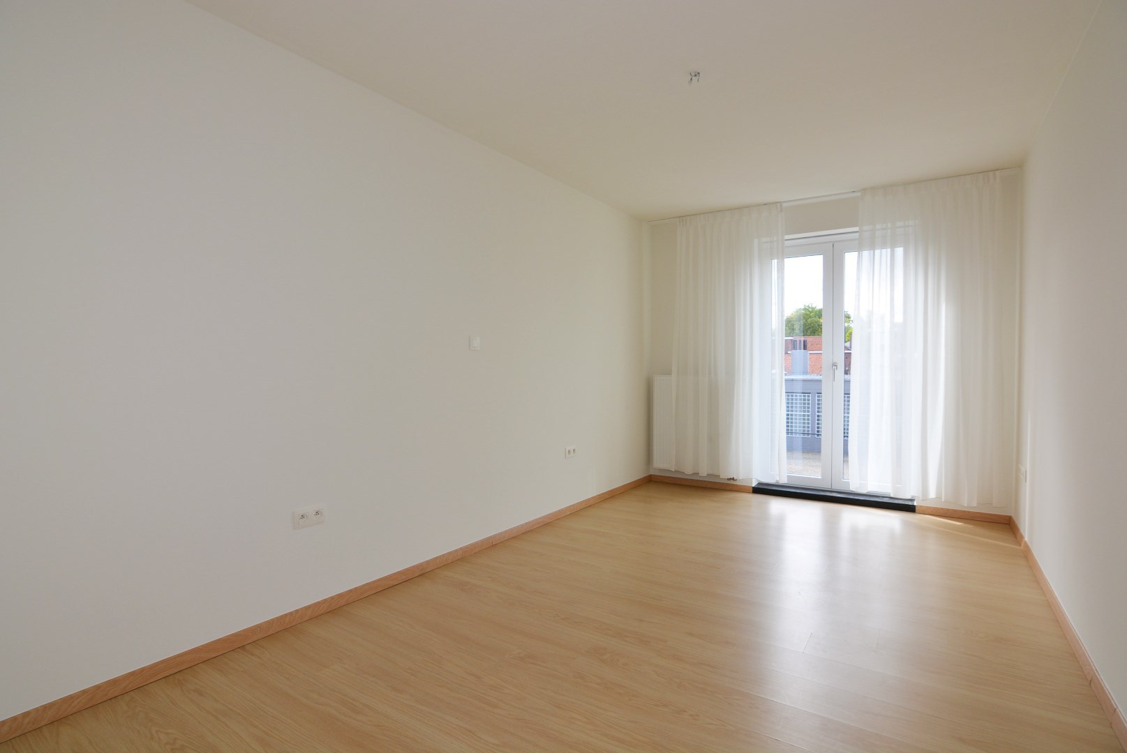 Moderne appartementswoning met 3 slpk, dubbele garage en terras. 