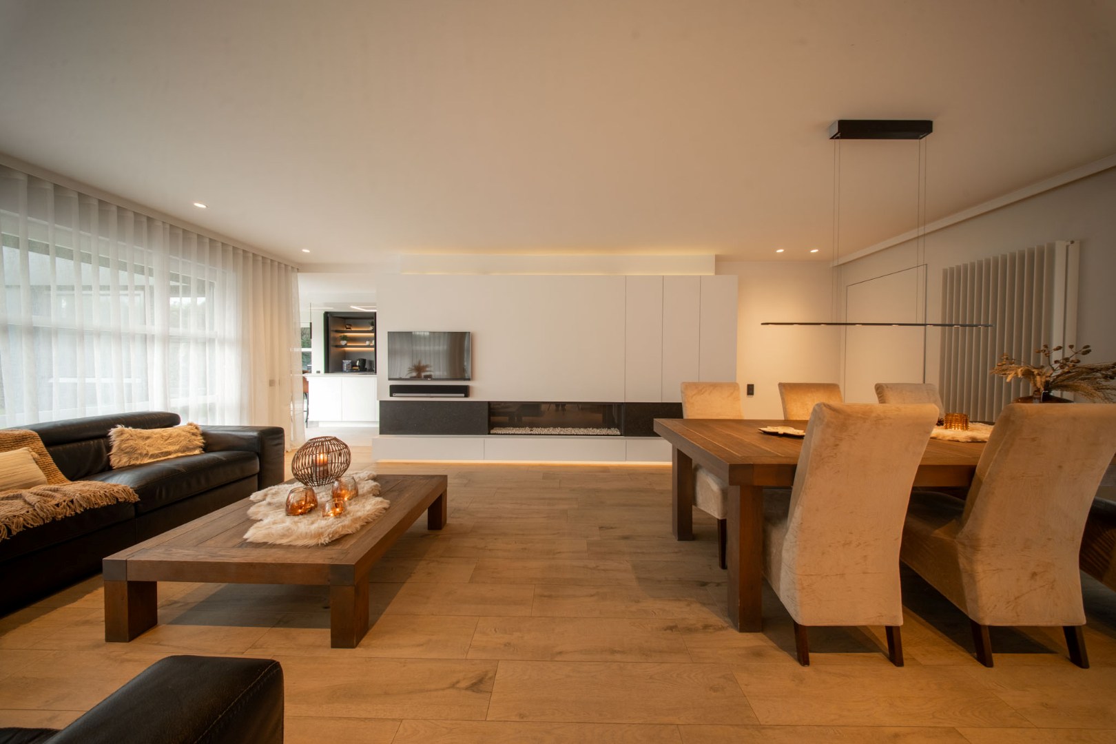 Verrassend luxueus afgewerkte woning met tuin en garage 