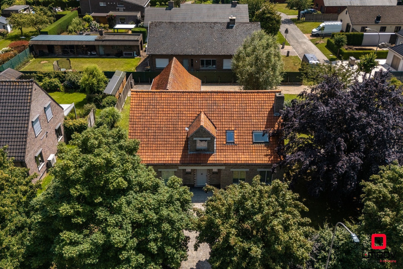 Vrijstaande woning met 5 slaapkamers en polyvalente loods te De Pinte 