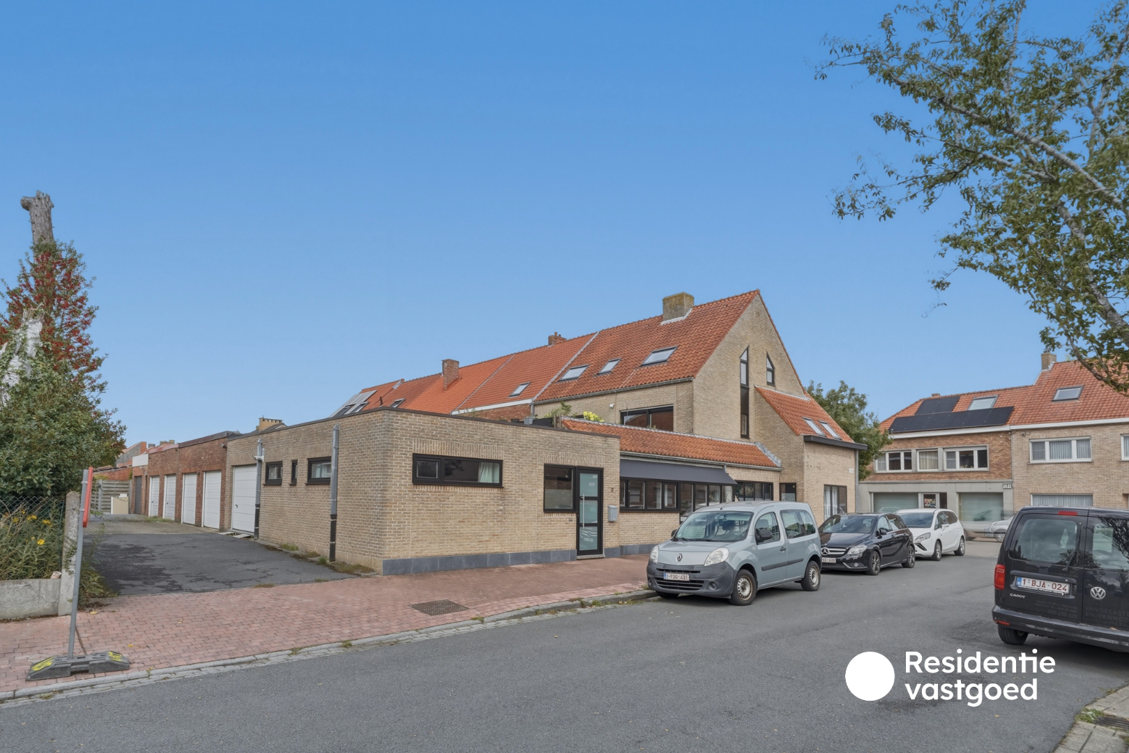 Opbrengsteigendom met 3 appartementen, garage en zonnig terras 