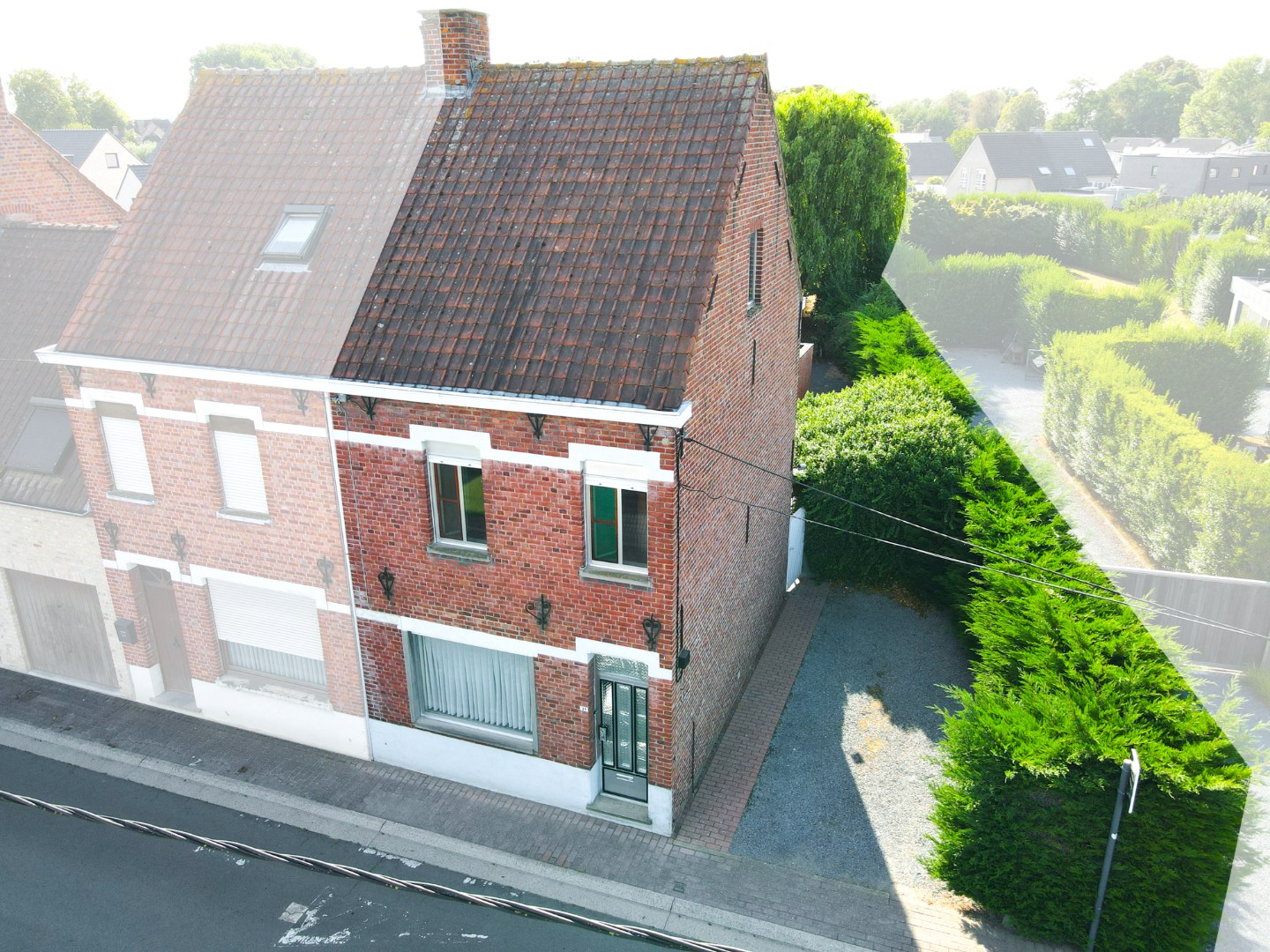 Te renoveren half open bebouwing nabij centrum Olsene 