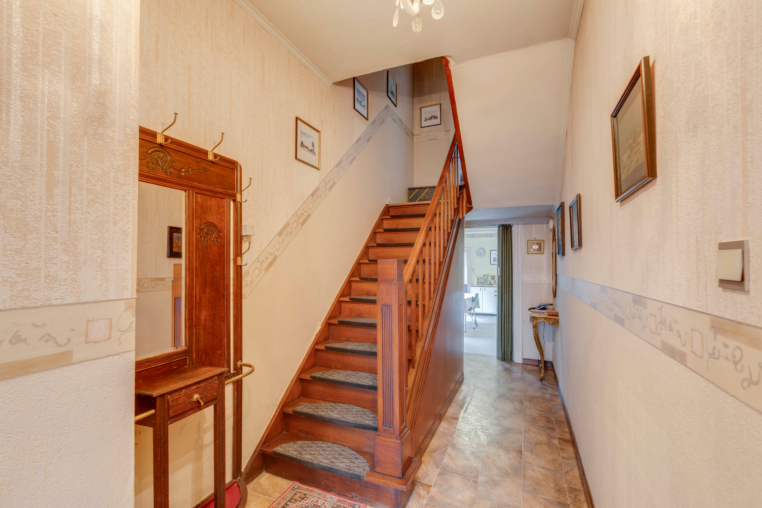 Buitenkans: rijwoning met tuin te Serskamp 