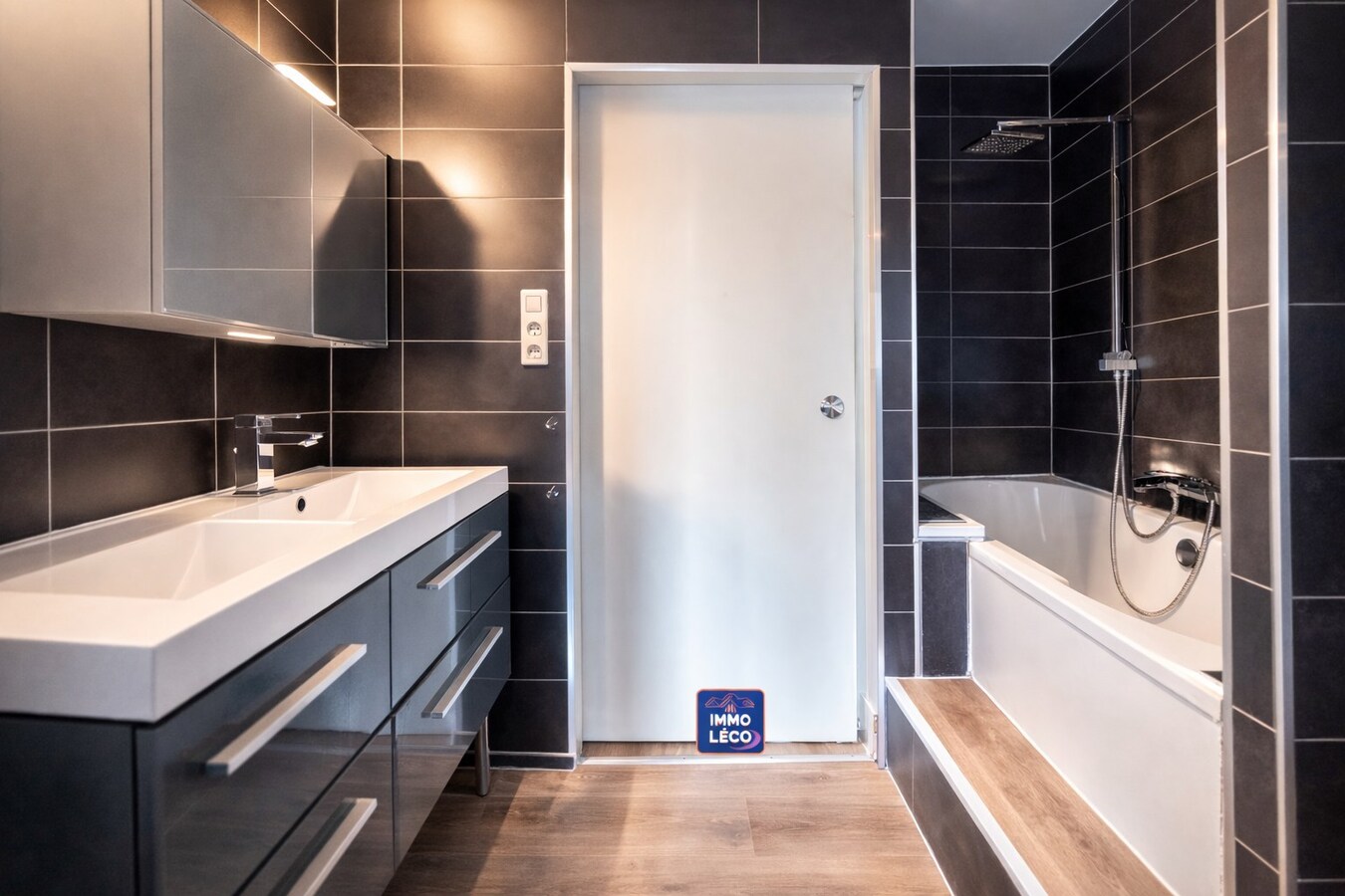 Maison rénovée avec jardin, dans une rue calme et appréciée. 