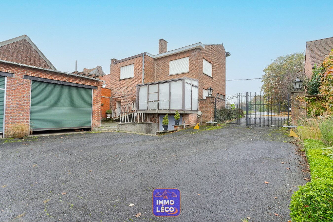 Ensemble immobilier avec maison et deux ateliers/entrepôts, RARE à la VENTE ! 