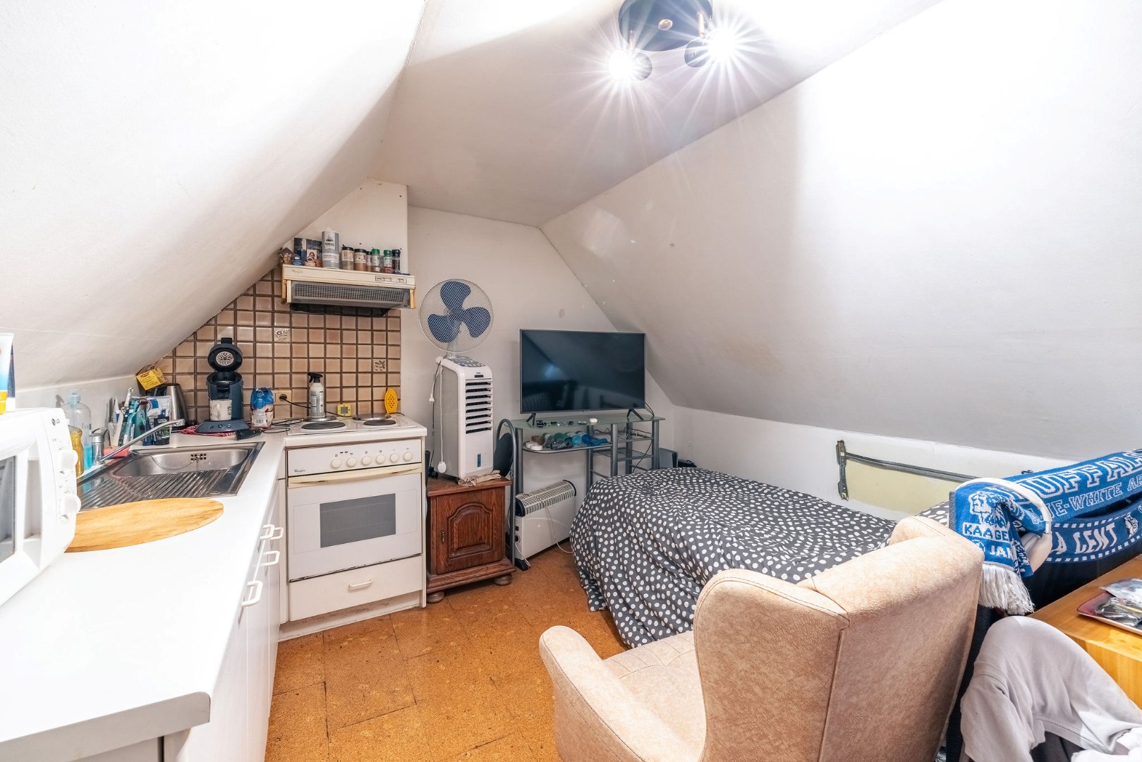 Studio op de bovenste verdieping nabij het Azaleapark te Sint-Amandsberg 