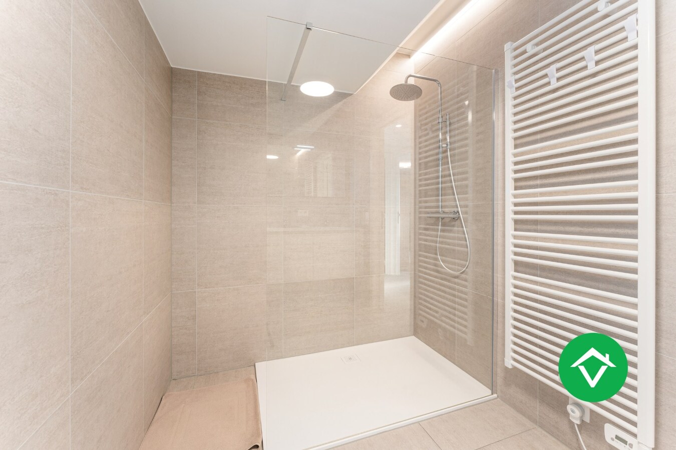 Instapklaar appartement met 2 slaapkamers en volledig ingerichte zolder te Koekelare 