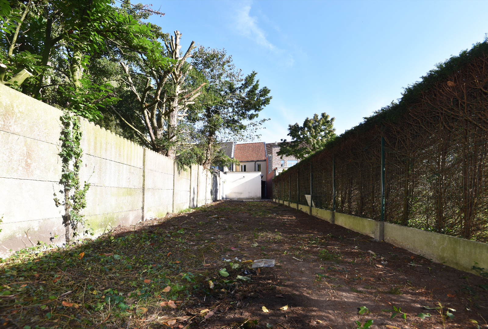 Rijwoning met 2 slpks en tuin te Eeklo 