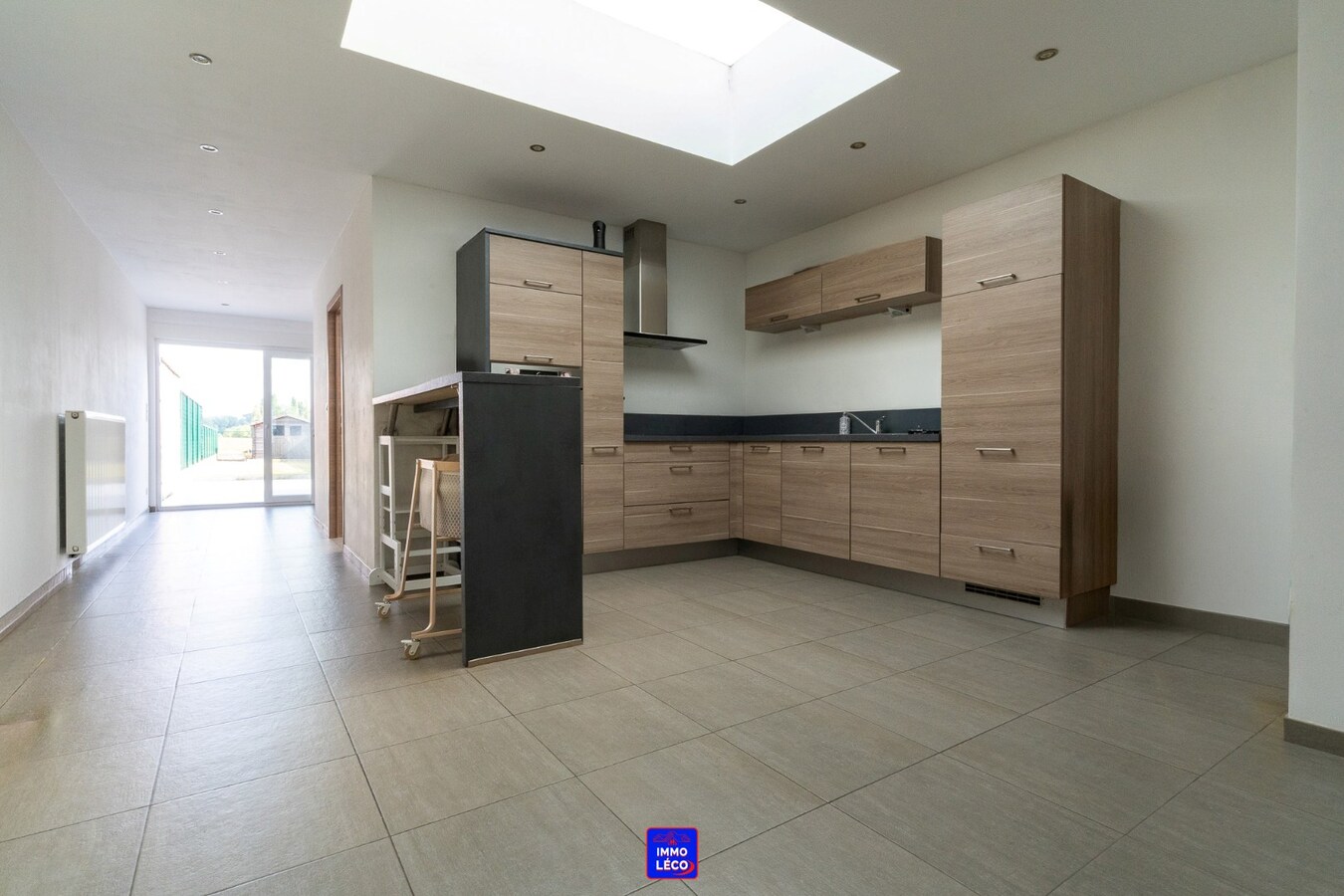 Maison rénovée idéalement située, au calme, avec jardin, un véritable COUP DE CŒUR ! 