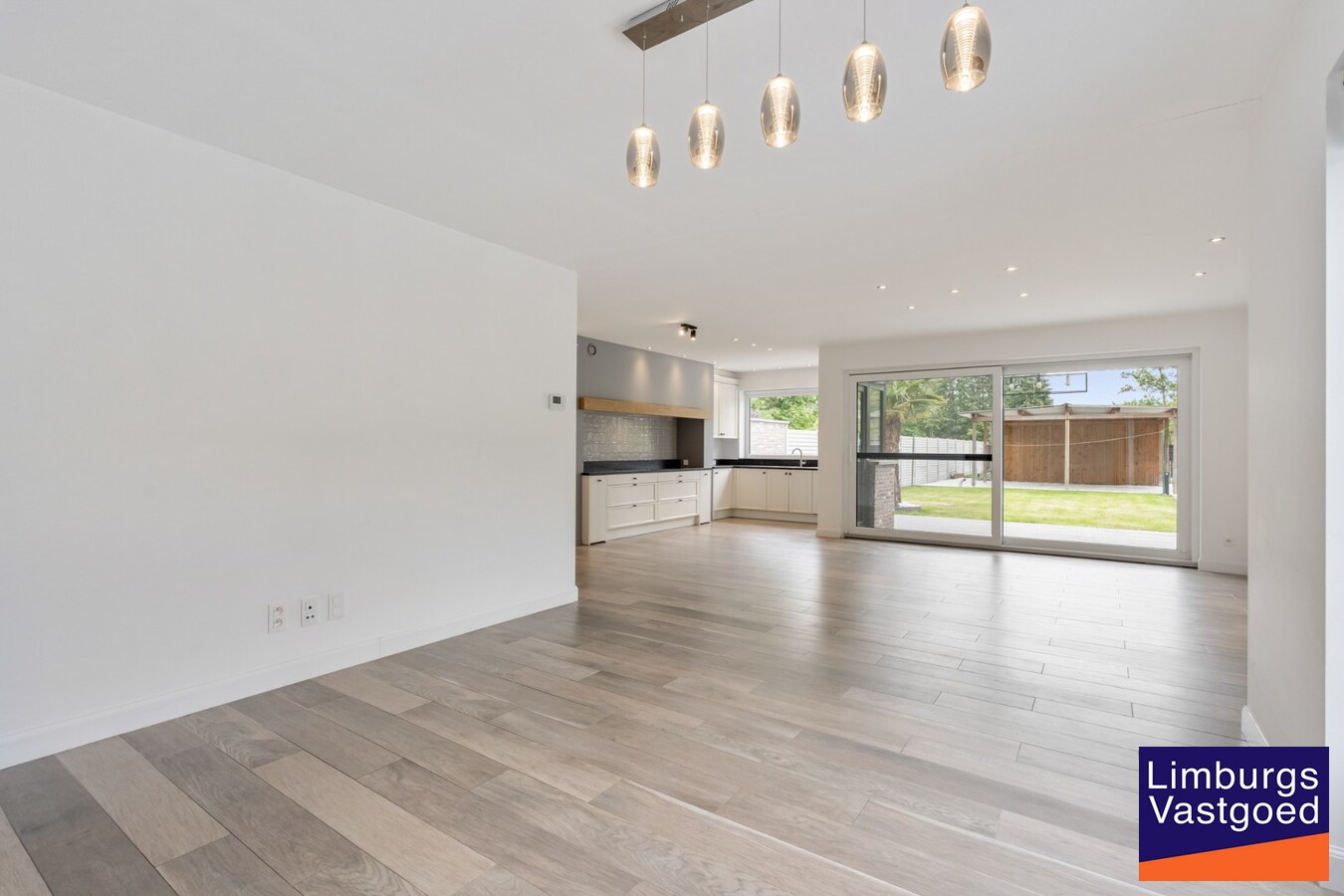 Exclusieve gezinswoning, 283m², 5 slpk, praktijkruimte op toplocatie 