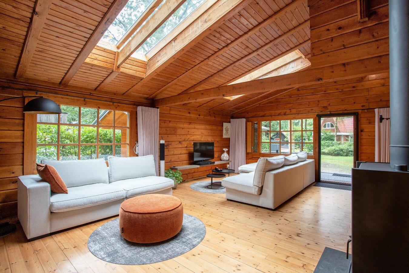 Uniek karakteristiek chalet in Bosrijke omgeving. 