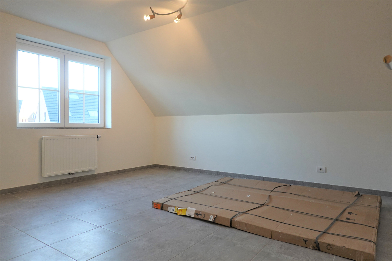 Halfopen nieuwbouw met inpandige garage 