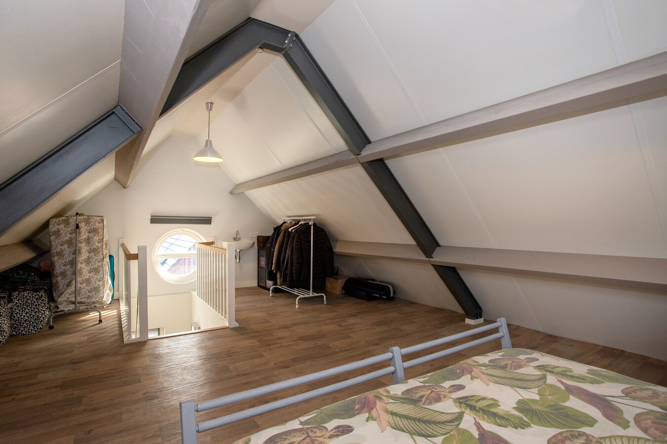 Unieke, onder architectuur gebouwde villawoning met luxe afwerking en prachtig uitzicht op het buitengebied. 