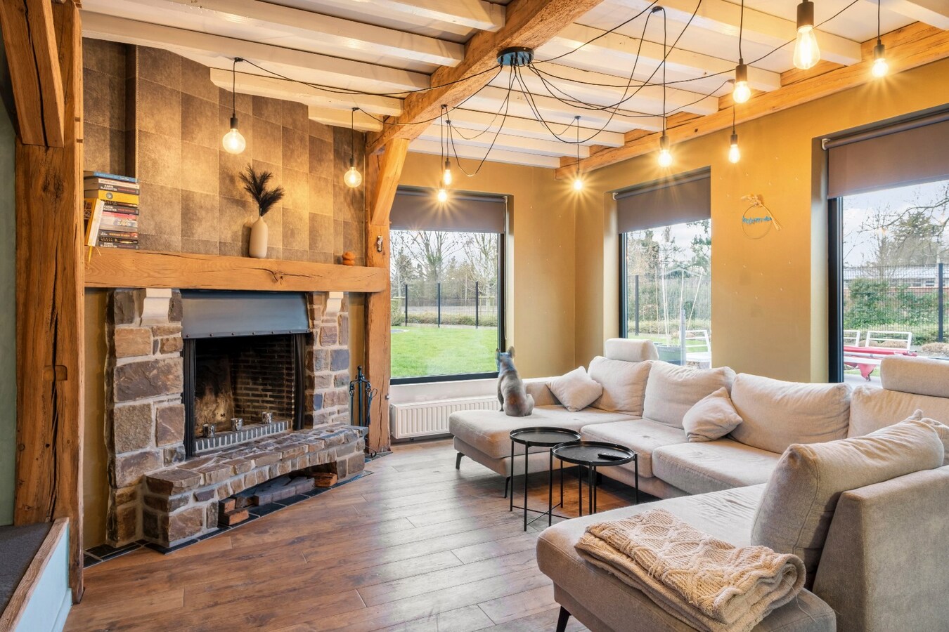 Uniek &amp; Instapklaar handelspand met woonst in Heule te koop ! 