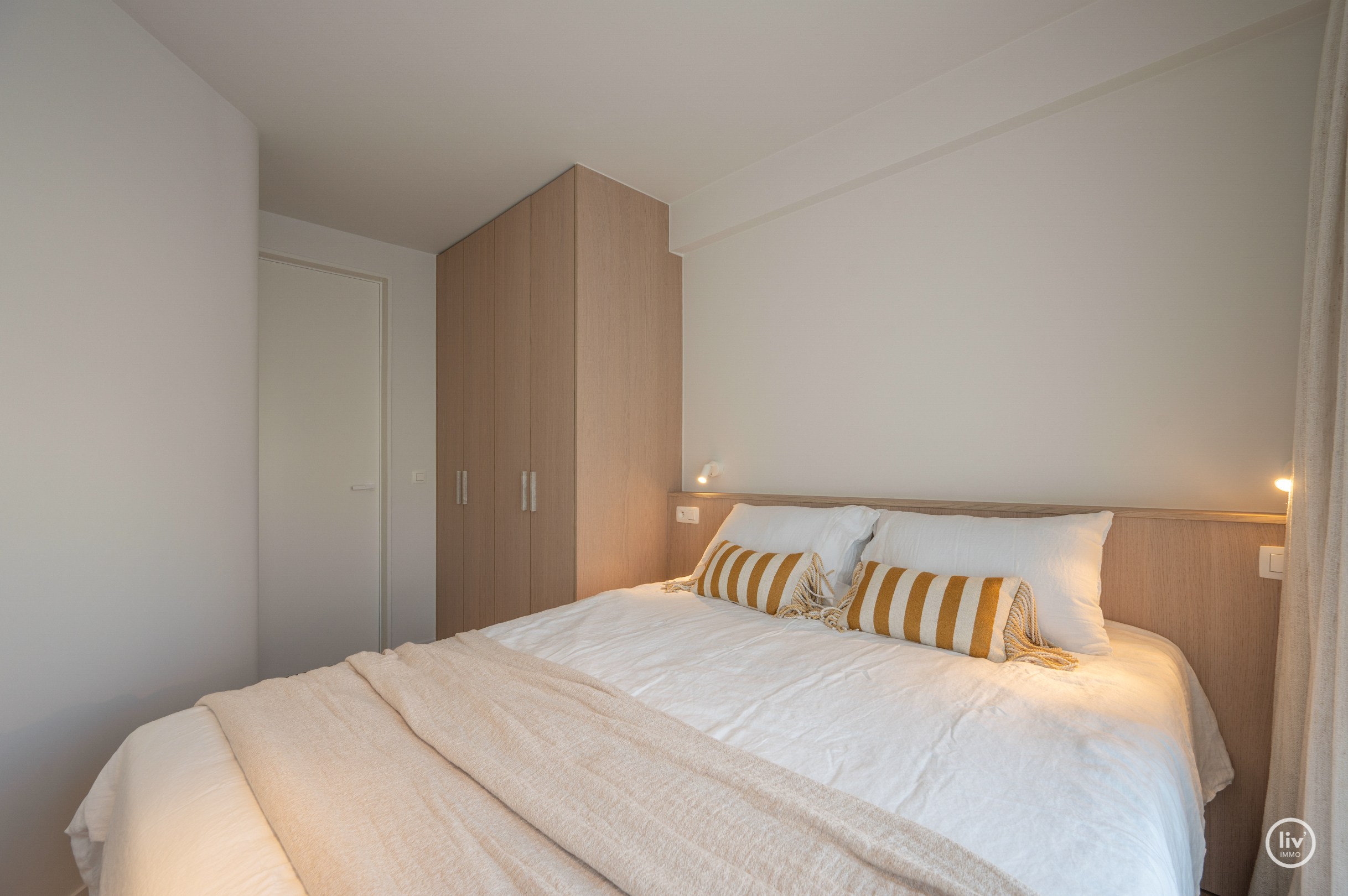 Luxueus gerenoveerd tweeslaapkamerappartement op toplocatie te Dumortierlaan. 