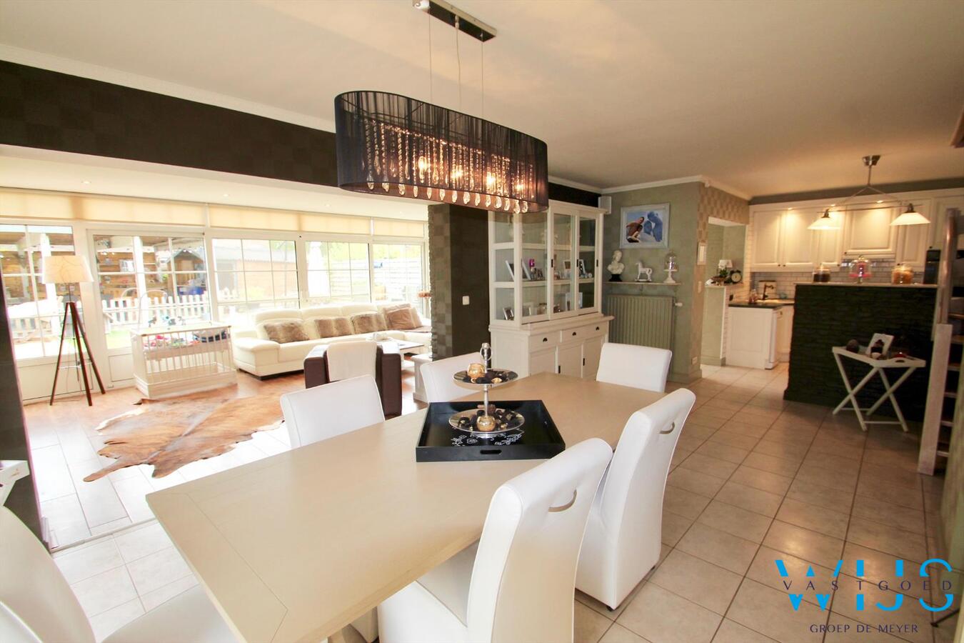 Gezellig &amp; ruim woonhuis in een zeer aangename wijk te Ertvelde ! 