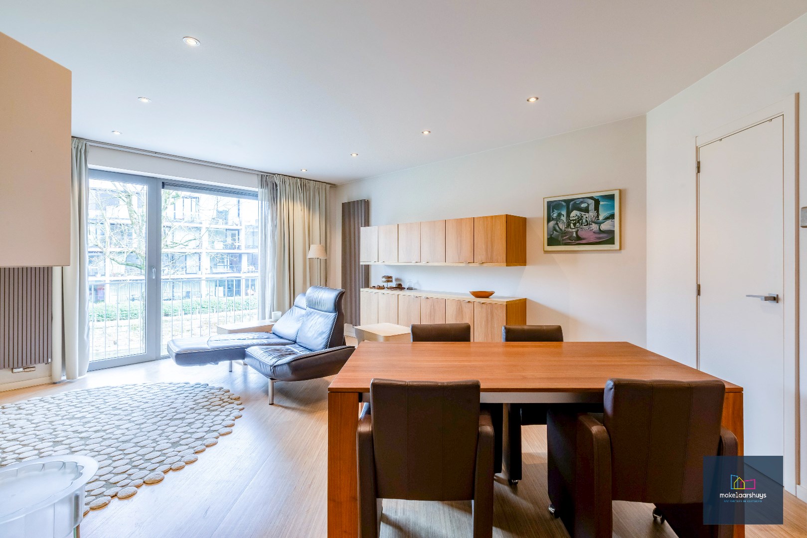 Ruim en goed gelegen 1-slp.app. met groot terras en overdekte staanplaats 